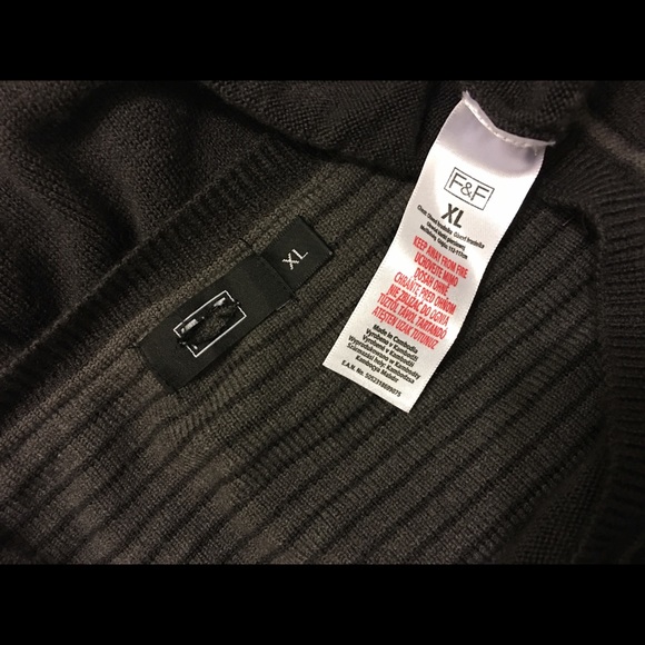 NWT Men F&F V Neck Knit Sweater. Size XL - Picture 3 of 3